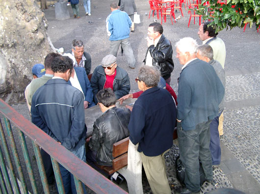 Kortspil udenfor Funchals markedshal.