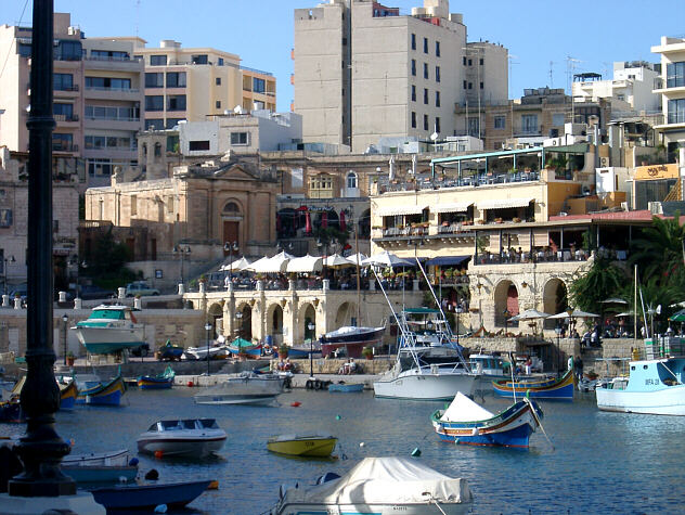 Bådehavnen i St. Julians på Malta.