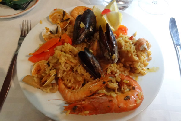 Paella er en af La Cazuelas specialiteter