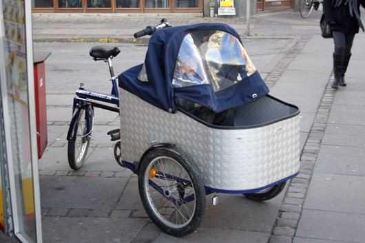 Cykel med lad og barn