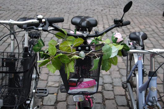 Blomsterpyntet cykel i K&oslash;benhavn