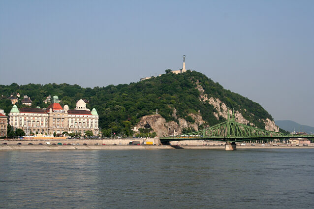 Donau og frihedsmonumentet i Budapest
