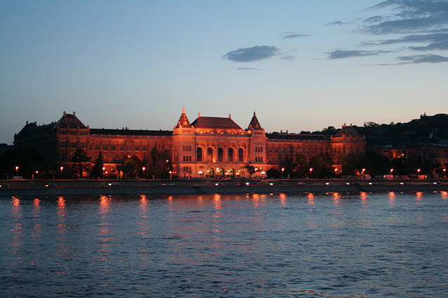 Nattebelyst Budapest