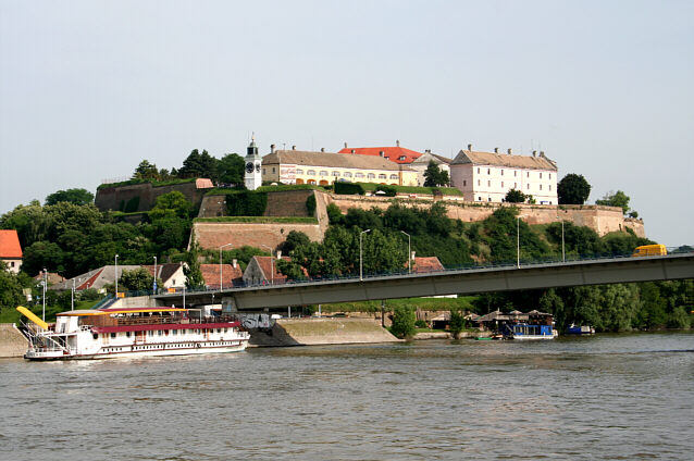 F&aelig;stningen i Novi Sad