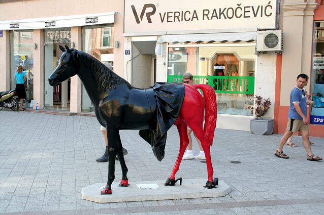 Hesteskulptur i Novi Sad