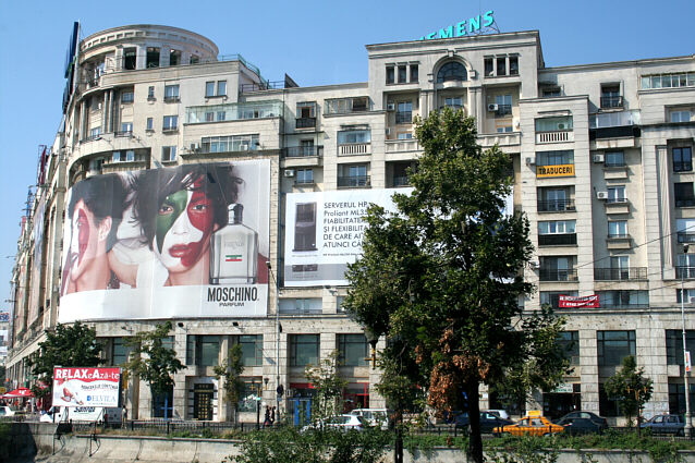 Facadereklamer i Bukarest