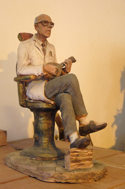 Statuette, mand med mandolin