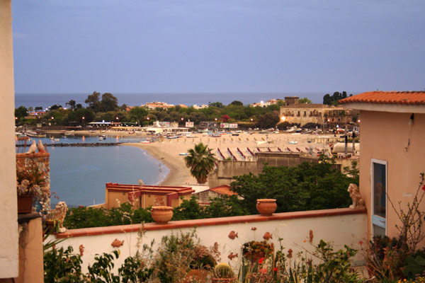 Aftenudsigt fra vores balkon i Giardini Naxos
