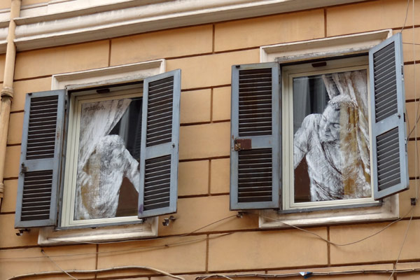 Vindueskunst i Via Urbana, Rom