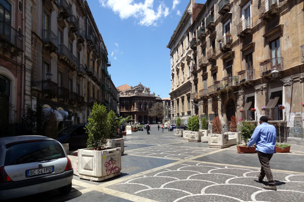 Piazza n&aelig;r teatret i Catania