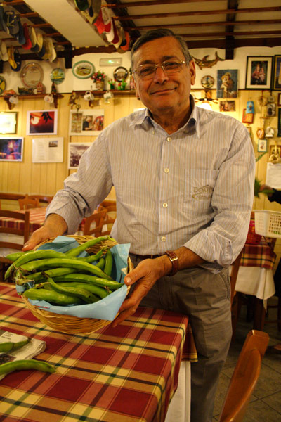 Angelo Savoca med favab�nner