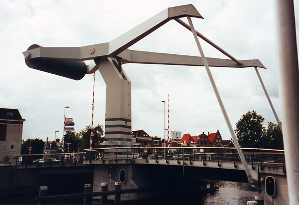 Bro over kanal i Holland