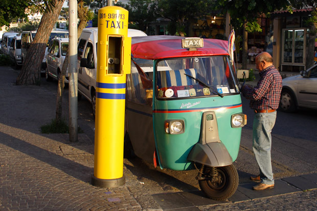 Mikrotaxi p&aring; Ischia