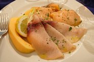 R&oslash;get laks og sv&aelig;rdfisk med melon