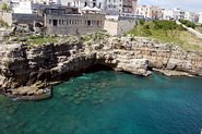 Polignano a Mare - udsigt og klart vand