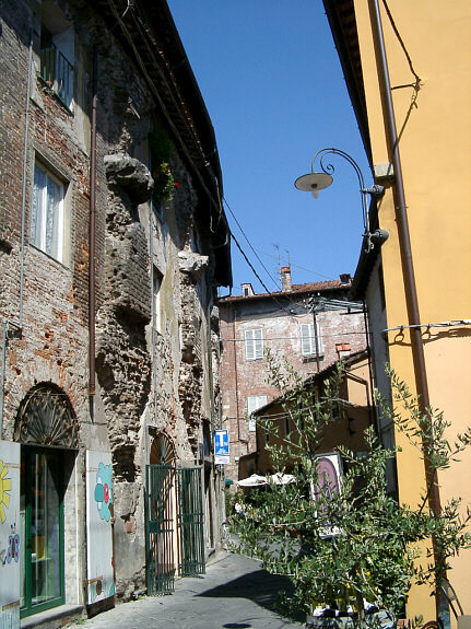 Ved Piazza del Mercato i Lucca
