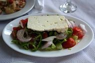 Gr&aelig;sk salat  i Olympos p&aring; Karpathos