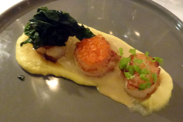 Kammuslinger med spinat og rogn