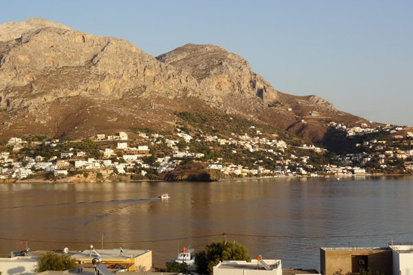 Kalymnos badet i gyldent aftenlys