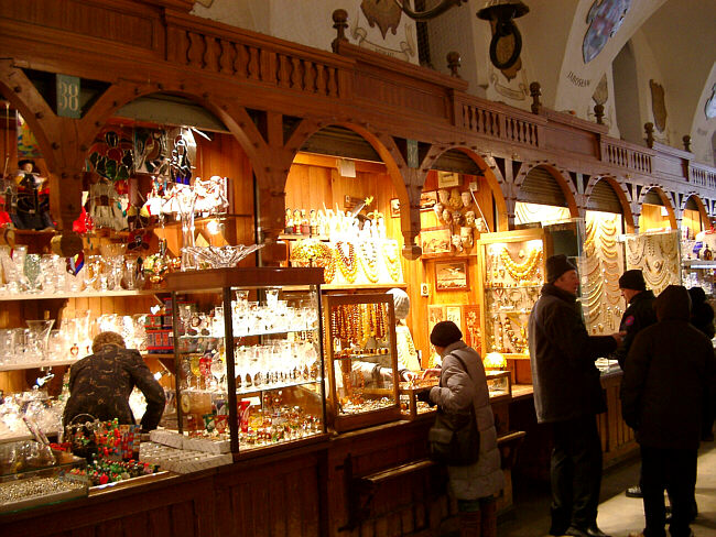 Ravbutikker i Krakows gamle markedshal