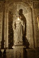 Skulptur i den underjordiske kirke