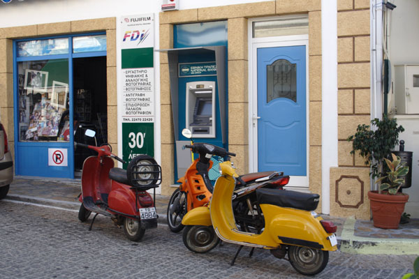 Kul�rte scootere i Platanos