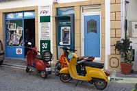 Kul�rte scootere i Platanos