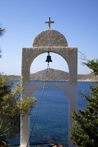 Klokke og udsigt p&aring; Leros