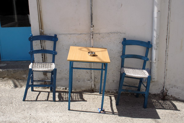 Stole og bord i Platanos