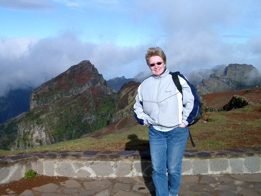 Helle p&aring; den forbl&aelig;ste bjergtop Pico Do Areeiro.