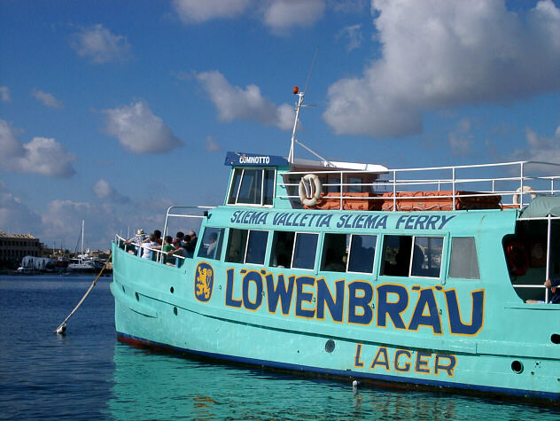 F&aelig;rgen mellem Sliema og Malta