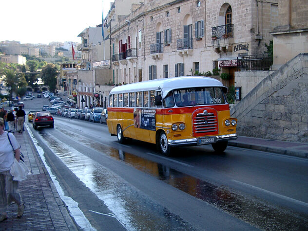 Bedford-bus p&aring; Malta