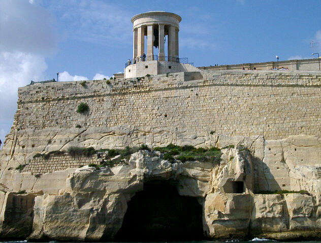 Valletta set fra s&oslash;siden