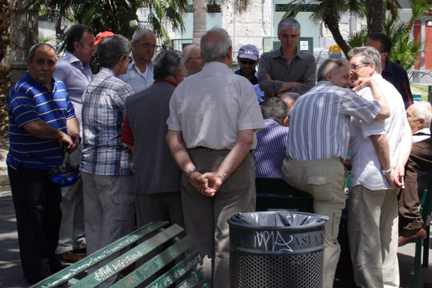 Kortspil p&aring; Piazza Dante i Napoli