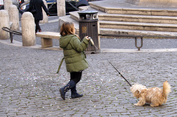 Pige med hund
