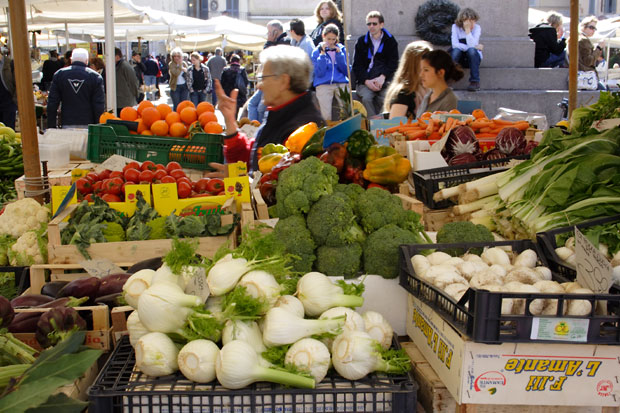 Gr&oslash;ntsager p&aring; Campo dei Fiori i Rom 2010