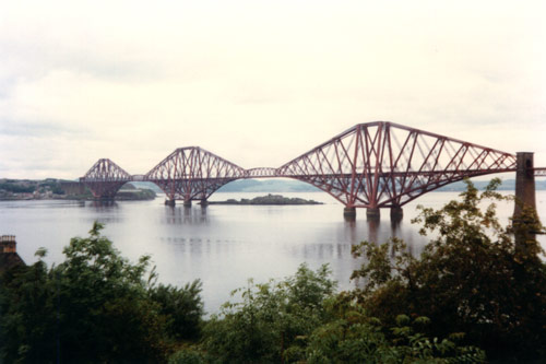 Bro over Firth of Forth i Skotland