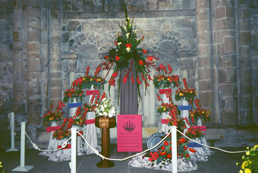 Blomsterarrangement i Dunfermlines katedral