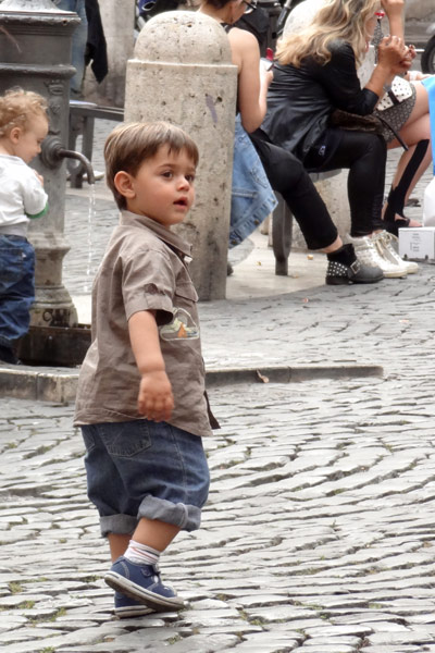 Dreng p&aring; Piazza Madonna dei Monti