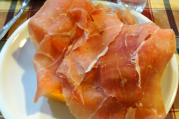 Skinke og melon p&aring; Taverna Naxos