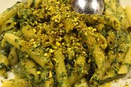 Penne i pesto med pistacie