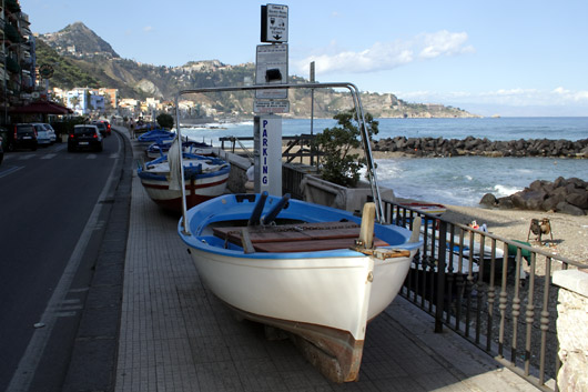 Parkerede b&aring;de