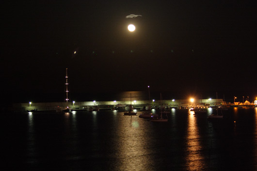 M&aring;neskin over Giardini Naxos