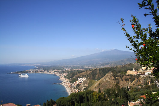 Udsigt til Giardini Naxos fra Taormina