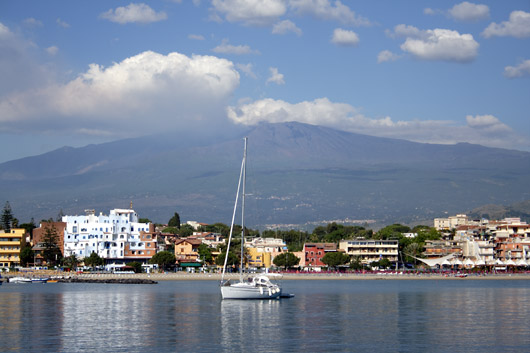 Bugten ved Naxos med Etna i baggrunden