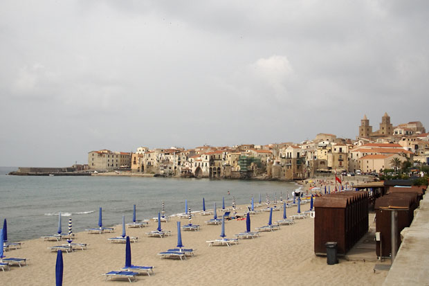 Badestranden i Cefal�