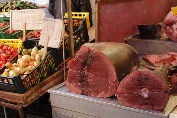 Tunfisk p&aring; markedet i Siracusa