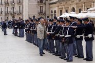 Politiparade p&aring; Piazza Duomo