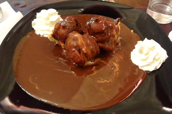 Is med chokoladesauce