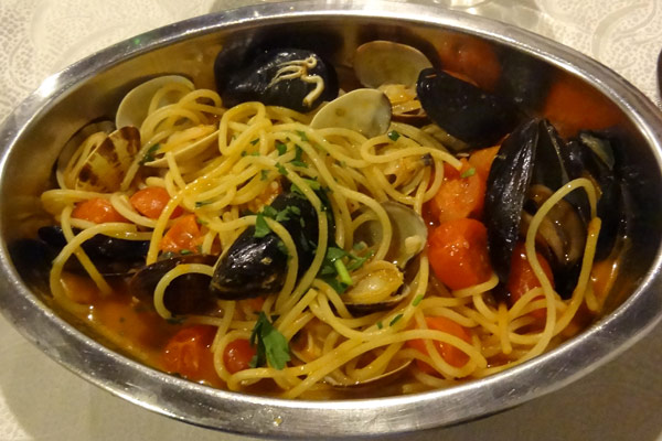 Spaghetti con frutte di mare
